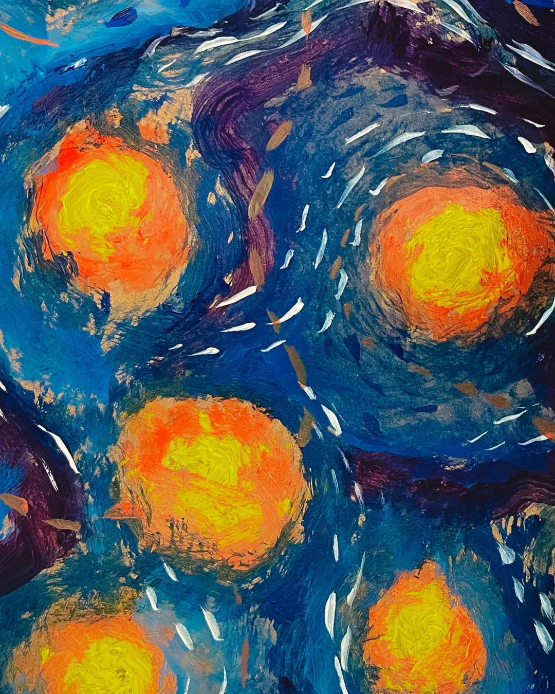 Portada de Pa' donde voy. Noche estrellada: soles naranjas girando sobre azul profundo.